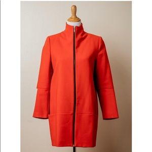 Coat with high collar, front zipper and pockets.